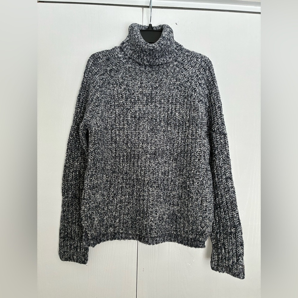 Abercrombie & Fitch Cozy Warm Navy Gray Turtleneck Sweater size small